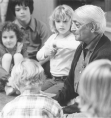 Jiddu Krishnamurti chilling with chiltins